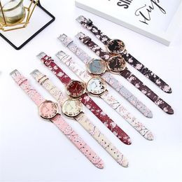 Wristwatches 1 Pcs Women Quartz Watch Floral Dial With Print PU Leather Strap M8694204z