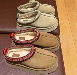 Branda de peles feminina Slippers Slides Classic Ultra Mini Plataforma Boot Tasman Curra Curia Lã Comfort Designer de inverno Botas T230927 6d9ec