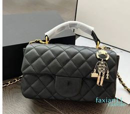 Women Badge Character Luxury Designer Messenger Bag Diamond Lattice Caviar Leather Quilted Classic