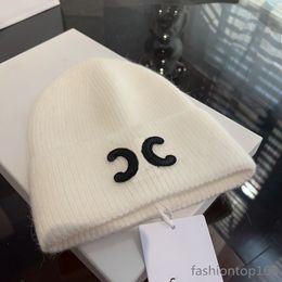 Designer Outdoor casual soft hat Autumn/Winter warm breathable bean hat Striped hat Beret Designer hat Women's knitted hat CEL letter brand quality