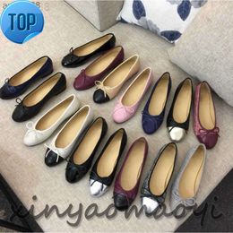 designer Dress shoes Spring and Autumn 100% cowhide letter bow Ballet Dance fashion women black Flat boat shoe Lady leather Trample Lazy LoafersUgglyH6