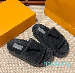 Slippers Luxury Designer Classic Letter Sign Pure Lamb Wool Material Sandals Rubber Sole Thick Sole Increase Anti slides Ladies House Slipper