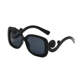 Fashion Designer Sunglasses Women Goggle Beach Sun Glasses Fashion Frame Black Man Woman Eyeglasses Optional High Quality Eyewear with Package