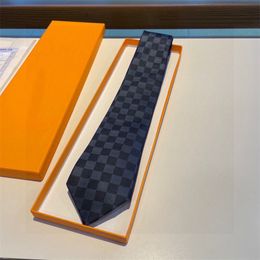 Luxury Designer Silk Ties Men Business Suit Necktie Damier Design Black Blue Gray Silks Neck Tie Classic Handsome Accessories 7cm Wide