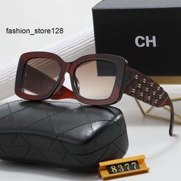 Designer Sunglasses For Women Eyewear and Men Fashion Model Special UV 400 Protection Letter Big Leg Double Beam Frame Outdoor Brands PC Legs Sunglasses 8377 GKVP