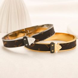 18K Gold Plated Designer Bracelets Mens Leather Bangle Letter Jewellery Stainless Steel Wristband Cuff Wedding Lovers Gift Jewellery Classic Style Couple Accessories