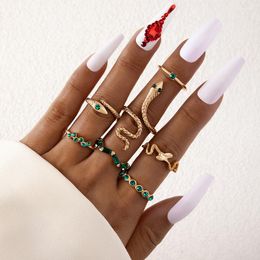 Cluster Rings Personalized Green Alloy Snake Shaped Ring Inlaid With Gemstones Animal Zodiac 7-Piece Female Set