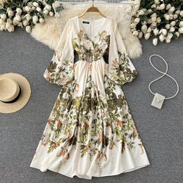 New V-neck French Vintage Art Fragmented Flower Dress Royal Sister Style Lantern Long Sleeves Wrapped Waist Show Thin Large Swing Knee Length Dress