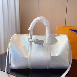 Women Luggage Pouch Duffle Bag Designer Travel Bag High Quality Duffles Bags Womens Designers Handbags Fashion Classic Large Capacity Silver Colour Baggage 45CM