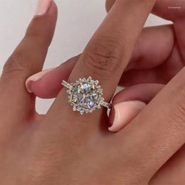Wedding Rings Huitan Elegant Women With Brilliant Crystal CZ Luxury Engagement Bands Accessories For Girlfriend Trendy Jewelry