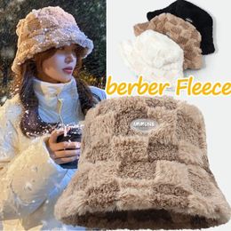 Wide Brim Hats Bucket Lamb Plush Fisherman Hat Girl Fashion Berber Fleece Chequered Winter Coldproof Thicken Cap Outdoors Warmth 230927