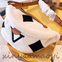 2023ss Fashion Mens Crossbody Chestpack Fuzzy Shoulder Bags Fluffy Bumbag Luxury Designer Fannypack Purses