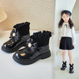 Buty wiosenne jesień moda krążkowa dhinestone dziobowe skarpetki Dziewczęta Brytyjska krawędź krawędzi miękkie buty dla dzieci buty kostki 230927