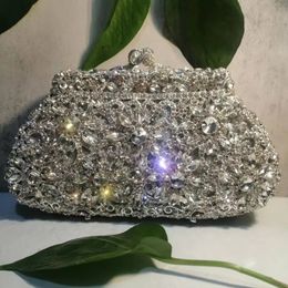 Evening Bags Women Silver Crystal Evening Clutch Purse Stones Flower Handbag with Chain Wedding s Metal Clutches Minaudiere Bags 230927