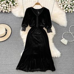 Casual Dresses Autumn And Winter Hepburn Style Temperament V-neck Lace With Waist Thin A-line Gold Velvet Dress Elegant Long Skirt