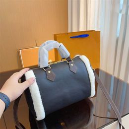 New Designer Luxury Tote Bag Winter Lambs Wool Pillow Letter Print Womens Popular Leather Handbag Crossbody Totes Purse