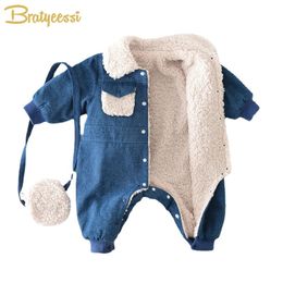 Rompers Denim Baby Winter Jumpsuits with Bag Lamb Wool Lining Kids Romper for Boys Girls Clothes Suit Toddler Outfit Set Infant Clothing 230927