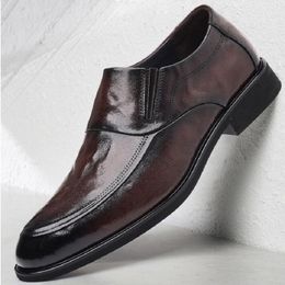Деловая повседневная обувь из натуральной кожи, удобная дышащая мужская обувь, формальные свадебные туфли с острым носком на мягкой подошве, 1AA59
