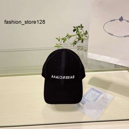 good Men's sports style fashion designer ball cap women's autumn and summer outdoor vacation travel sun shading letter embroidery casquette