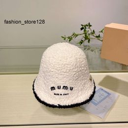 good Women's autumn and winter designer Bucket hat outdoor holiday travel warm letter printing metal mood embroidery black and white Wide Brim Hats
