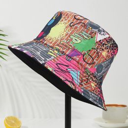 Berets Nostalgic Classic Bucket Hat Vibrant Reversible Retro Colourful Graffiti Pattern For Men Women Summer Sun Beach