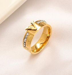 Fashion Stainless Steel Ring Women 18K Gold Silver Plated Designer Rings Women Rhinestone Love Wedding Jewelry Supplies Ring Fine Carving Finger Rings