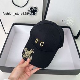 good Couple Black and White Designer Ball cap Summer Vacation Travel Letter Bee Embroidery casquette