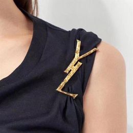 Luxury Fashion Brooches Designer Men Womens Pins Brand Gold Letter Brooch Pin Suit Dress Pins For Lady Specifications Designer Jew277s