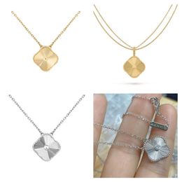 Four Leaf Clover Necklace Designer Jewelry Set Frivole Pendant Necklaces Bracelet Stud Earring Gold Silver Mother of Pearl Flower 258S
