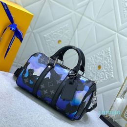 Designer handbag M21399 Unisex fashion design travel bag Embossed leather handbag Unisex airbrushed graffiti Travel bag