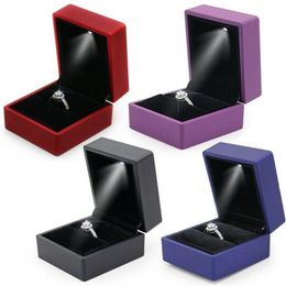 LED Lighted Ring Box Earring Ring Wedding Gift Package Jewelry Display Packaging Lights Jewelry Creatived Case Holder257y