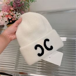 Beret hat Autumn/Winter Outdoor Fashion Warm Breathable Elastic casual Fashion accessories High quality designer men's and women's knitted caps skullcaps