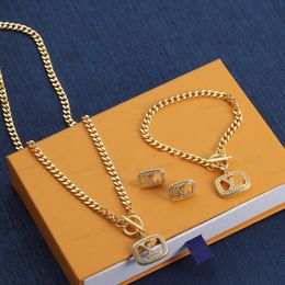 Designer Jewelry Roman Alphabet Necklace Bracelet Earrings Fashion Set Valentines Day Christmas Gifts