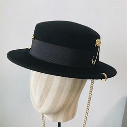 Black Cap Female British Wool Hat Fashion Party Flat Top Hat Chain Strap and Pin Fedoras for Ladies a Street-style Shooting1264c