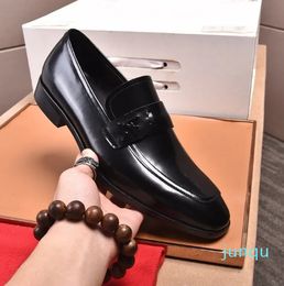 Black Loafers for Men Metal Shoes Decoration Breathable Business Men Designer Dress Shoes Free Shipping Zapatos De Vestir Hombre Men Shoes