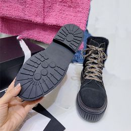 2022 Luxury Design Channel Boots Elegant ASnd Perfect Cool Girl in Autumn Winter Alphabet Anti -Wrinkle Fashion Leisure Boots ooo