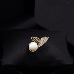 Brooches Exquisite Pearl Fishtail Brooch Women's Fashion Suit Neckline Corsage Fixed Small Cardigan Pin Clothes Accessories Jewellery 6082