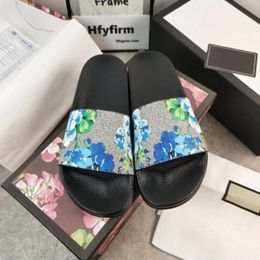 Men Luxury Slides Women Slippers Fashion Floral Designer Shoes Leather Rubber Flat Heel Summer Beach Pool Loafers Gear Bottoms Animal Print Strawberry Bee EUR 36-45