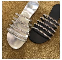 Sapateiros de verão Sapatos Designer Mulher Chic Crystal Bandas estreitas