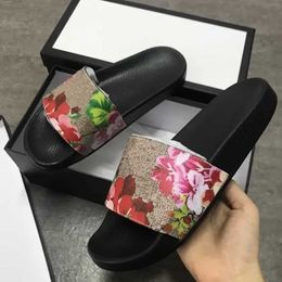 Männer Frauen Rutschen Hausschuhe Sandalen Drucken Blumen Flip Flops Dicke Unterseite Hochwertige Gestreifte Dünne Gummi Outdoor Strand Kausale Schuhe Große Größe 35-46 Mit Box NO010