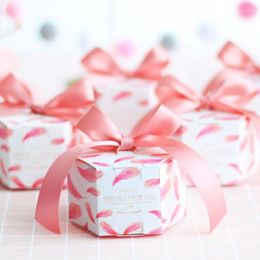 Gift Wrap 20pcs Feather Wedding Favors And Gifts For Guests Souvenirs Box Packaging Flamingo/Marble Hexagon Candy With Ribbon