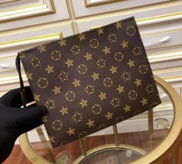 Designer cosmetic bags Hold handbag Wallet letter flower Coffee Black lattice mens women Cosmetics Bags zipper luxury Handbags purses 47542 Come dust bag