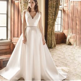 Simple Satin V Neck A Line Wedding Dress For Bride 2023 Tank Backless Sleeveless White Bridal Gowns With Beaded Custom Made