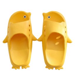 Slipper Children Kids Girls Boys Home Slippers Cartoon Cute Penguin Shape Floor Family Shoes Beach Sandals Teenager Bathroom Slippers T230104