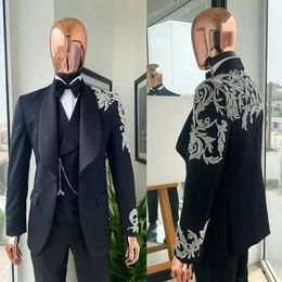 One Piece Wedding Tuxedos Men Suits Applicants Modern Formal One Button Customised Fit Notched Lapel Pockets Bridegroom Three Packets