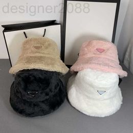 Stingy Brim Hats Fashion Brand Designer Bucket Men Women Autumn Winter Plush Solid Color Warm Metal Triangle Hat BBSA