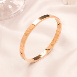 Bangle Bracelets Gold Sier Bracelet Doll Luxuy European and American Pink Fashion Brand Young Styles Classic Style Christmas Couple Gifts for Women paty AA