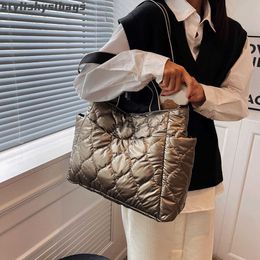 Totes 2022 New Fashion Cotton Padded Handbag Large Capacity Autumn Winter Casual Ladies Quilted Crossbody Bag Luxury Designer Tote Bag 010523H