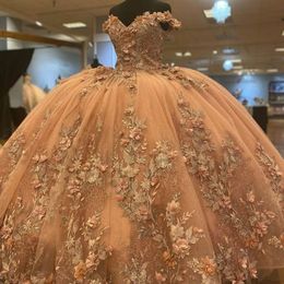 Abiti Quinceanera D Applique in pizzo floreale Fiori fatti a mano Senza maniche Spalline scoperte Abito da ballo da spettacolo dolce principessa in tulle su misura