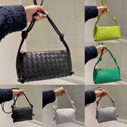 HOT Woven Tote Bag Totes Mini It-bag Fashion Designer Bag Leather Shoulder Bags Luxury Purse Quality Designers Handbag Retro Women Crossbody Bags 221227